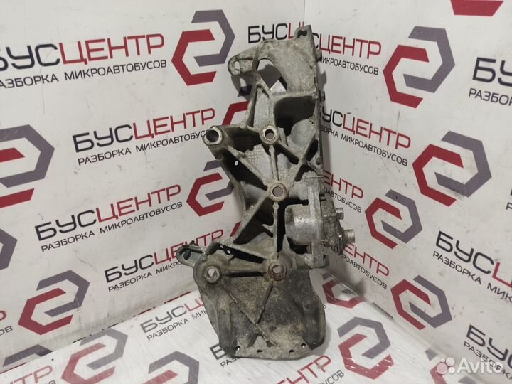 Кронштейн генератора 1.4 i Рено Клио 98-05г