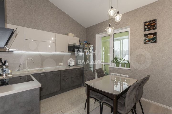 2-к. квартира, 79 м², 4/4 эт.