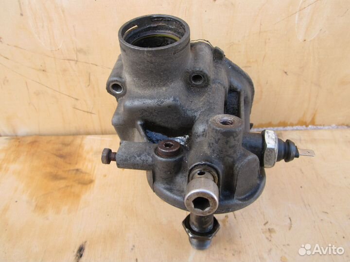 Кронштейн масляного фильтра Skoda Octavia tour