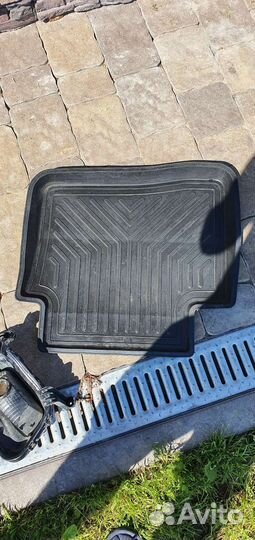 Комплект резиновых ковриков в салон kio rio 3