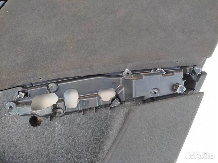 Обшивка двери (задняя правая) (Audi Q8)