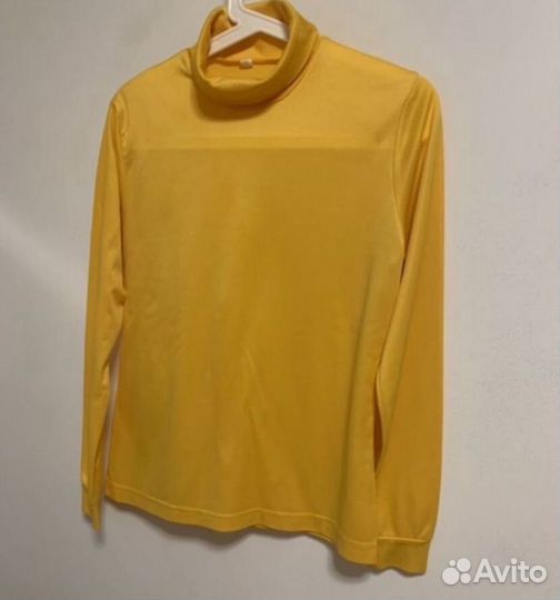 Водолазка яркого, солнечного цвета