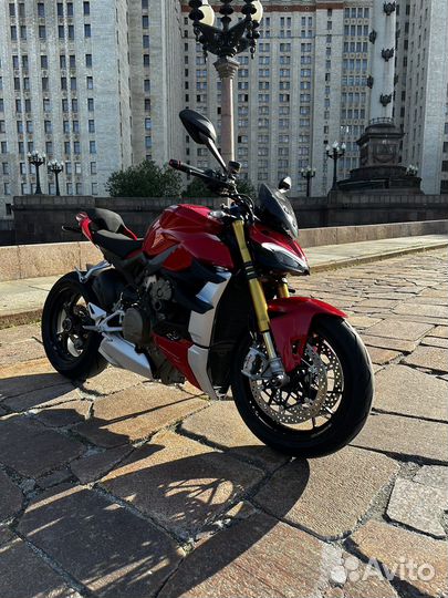 Ducati Streetfighter V4S