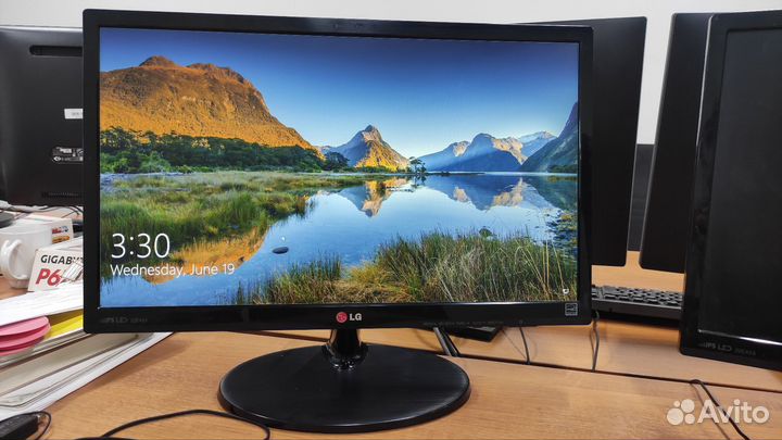 Монитор lg Flatron 22EA53T