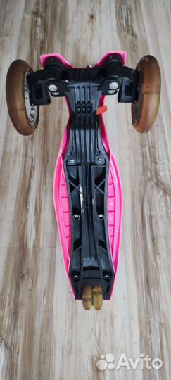 Самокат трехколесный со светящимися колесами