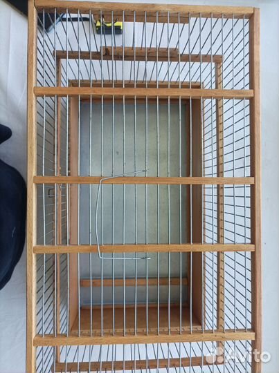 Деревянная клетка для птиц