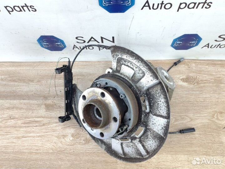 Кулак задний правый Bmw X5 E70 N62B48 2007