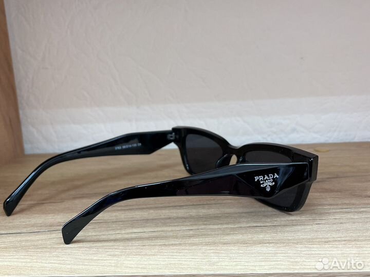 Солнцезащитные очки женские Prada