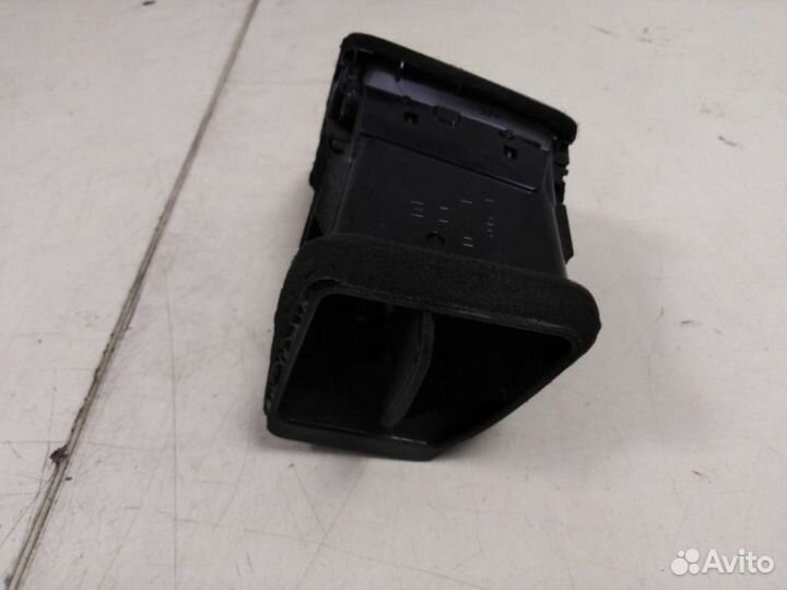 Дефлектор воздушный передний левый Nissan Teana