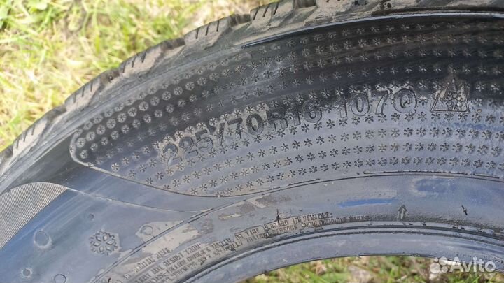 Kumho I'Zen RV Stud KC16 225/70 R16