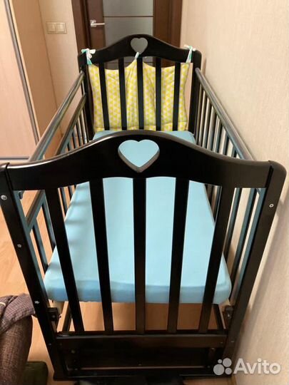 Кроватка маятник детская, с матрасом