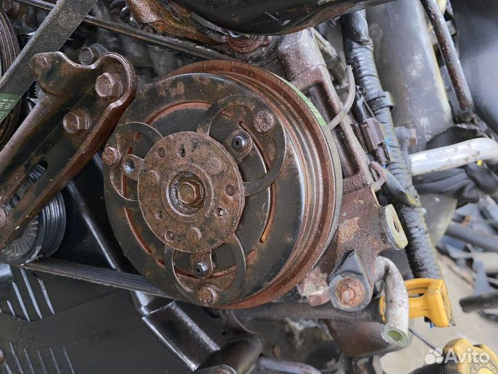 Компрессор кондиционера Subaru Forester SG 73111SA