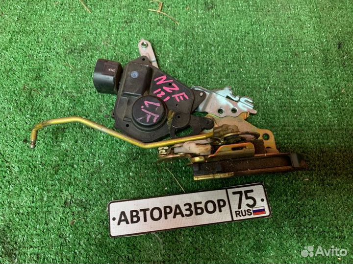 Замок двери передний левый Toyota Corolla Fielder