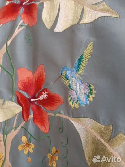 Штора с вышивкой ручной работы