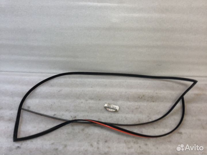 Уплотнитель заднего стекла Toyota Camry V50