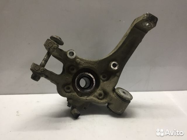 Кулак Audi A8 D3 задний правый оригинал бу