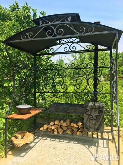 Мангал с крышей