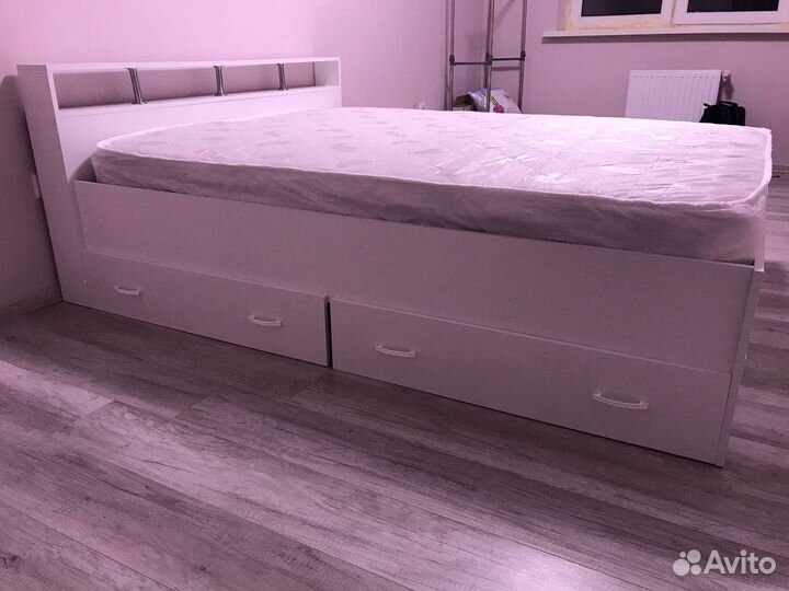 Кровать двухспальная