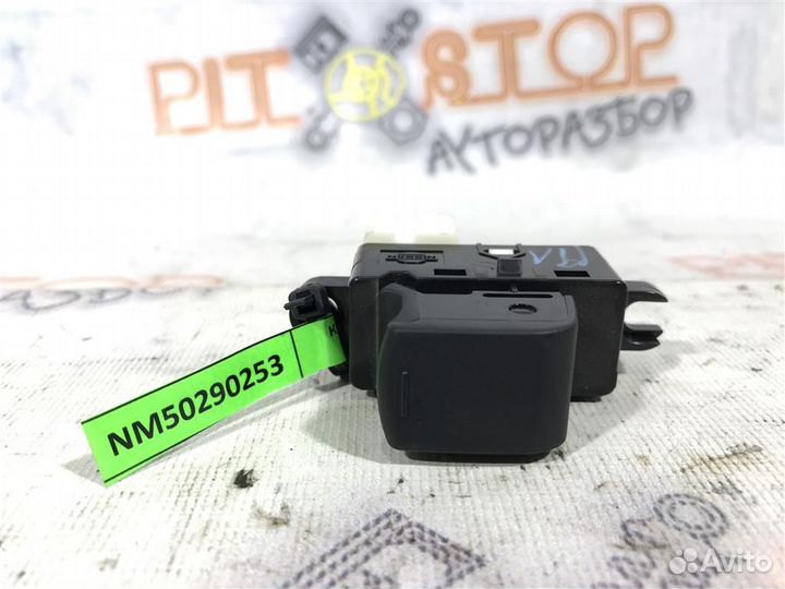 Кнопка стеклоподъемника Nissan Murano (Z50) 2002