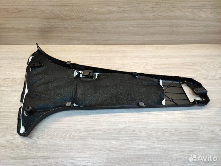 Обшивка средней стойки левая LADA X-Ray Cross