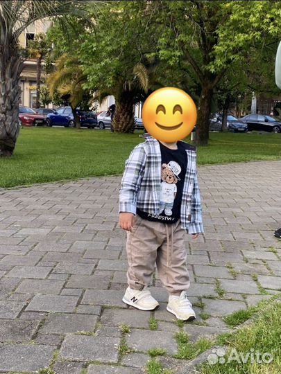 Джинсы и рубашка на мальчика