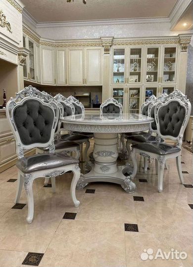 Кухонный стол и стулья комплект