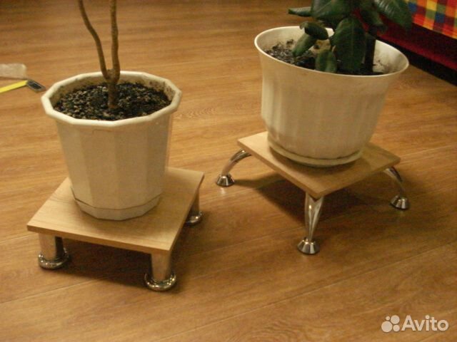 Подставка для цветов напольная на ножках