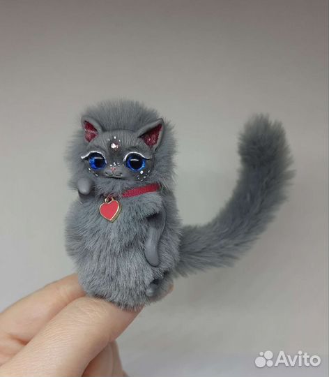 Миниатюрный серый кот