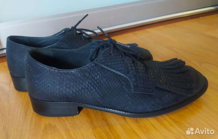 Кожаные ботинки под питона