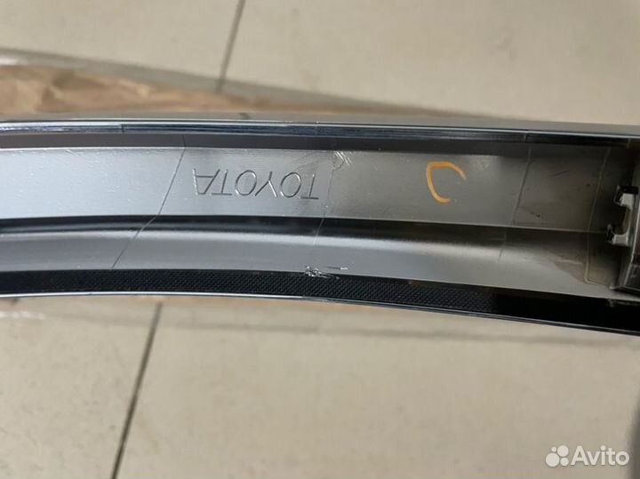 Молдинг капота передний Toyota Camry V55 2014-2018