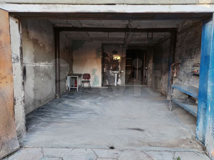 Гараж, > 30 м²
