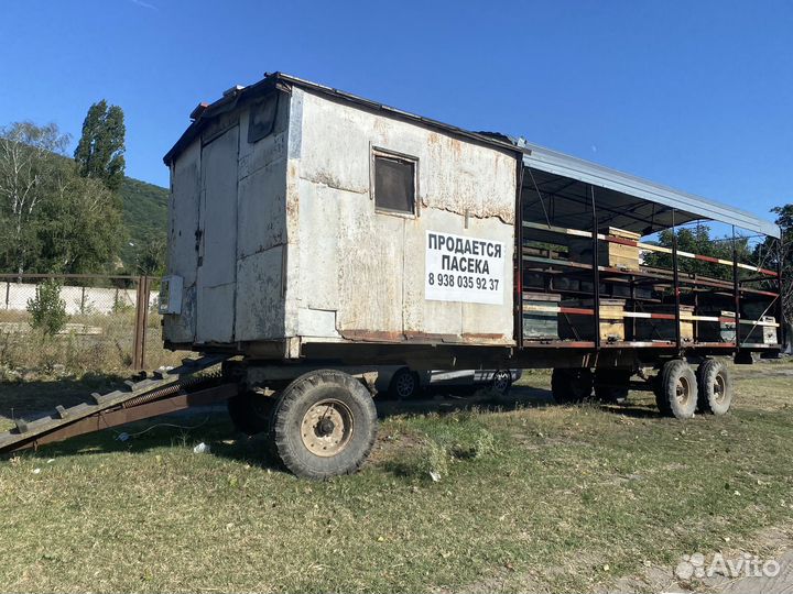 Двухэтажная платформа для перевозки пчёл