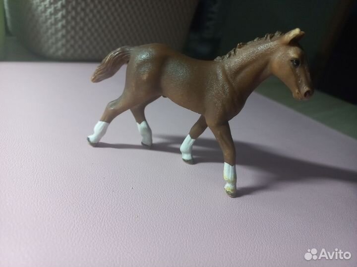 Лошадь жеребёнок schleich