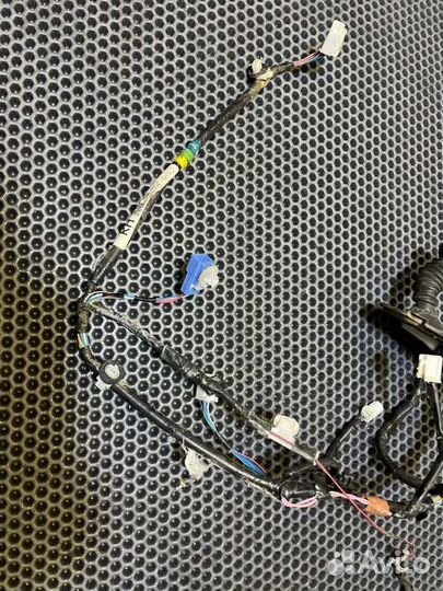 Проводка двери прав. зад. Toyota Land Cruiser