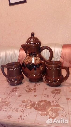 Керамический кувшин и кружки