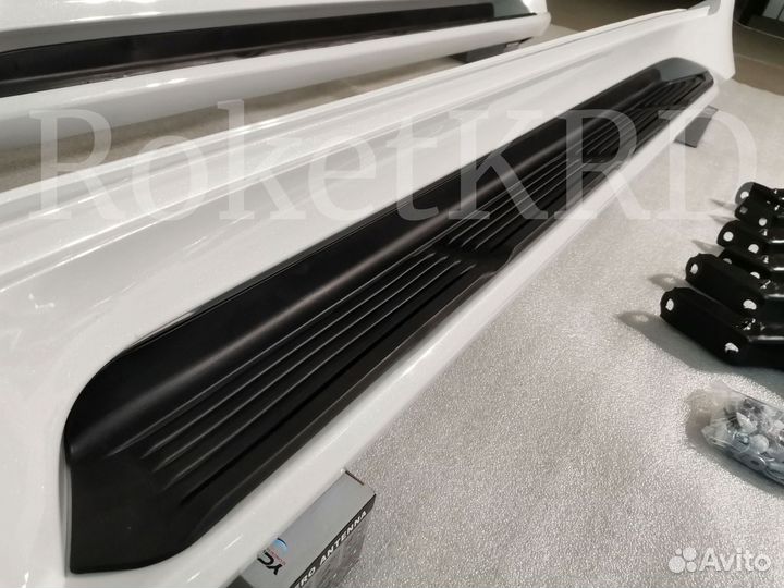 Подножки Lexus LX 570 c 2015 года Белые