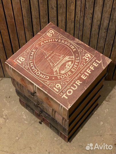 Тумбочка в винтажном стиле «Стопка книг»