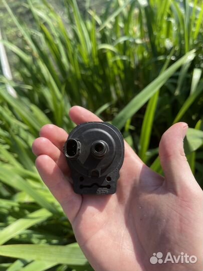 Клапан Mercedes А000470370064