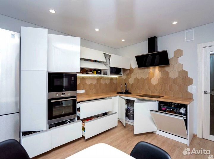 Кухонный гарнитур в современном стиле на заказ