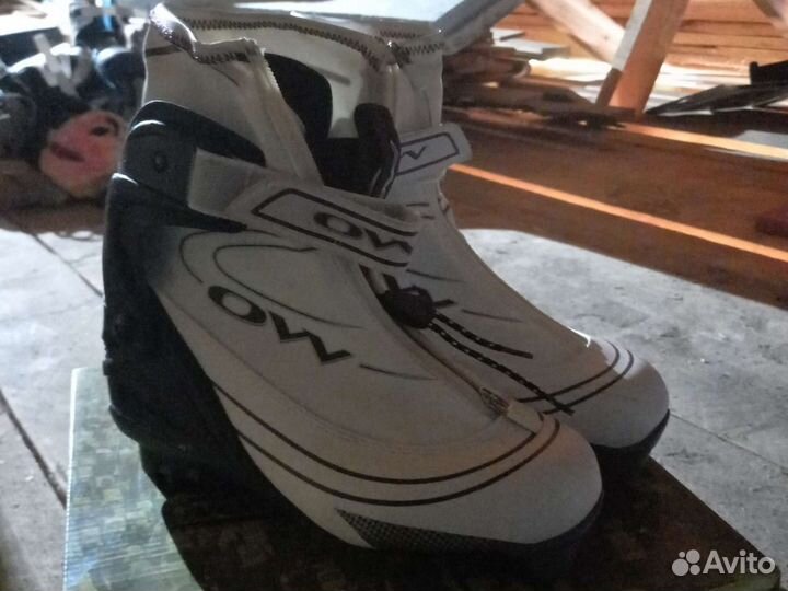 Лыжные ботинки