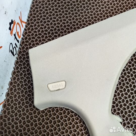 Обшивка правой задней стойки BMW f10 Oyster