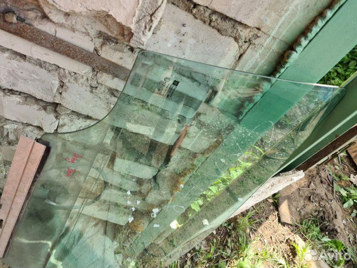 Стекло двери переднее правое Opel Astra H 2009