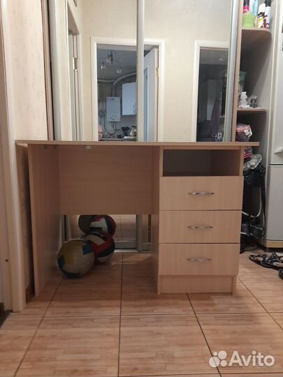 Рабочий школьный стол