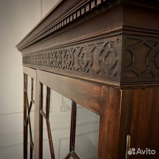 Антикварная библиотека (книжный шкаф)