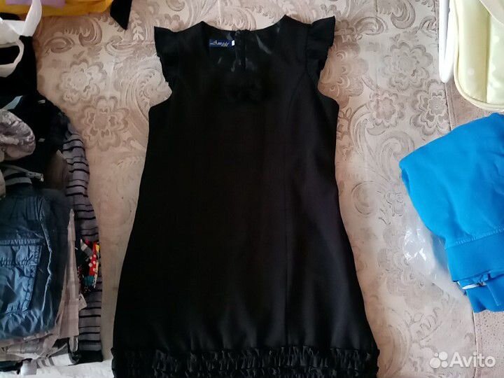 Сарафаны и пиджаки и брюки школьные