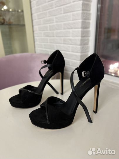 Босоножки zara 39 размер новые