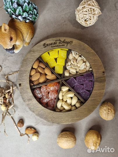 Подарочный набор с орешками, сухофруктом