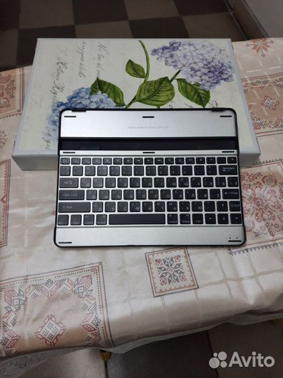 Bluetooth клавиатура для iPad
