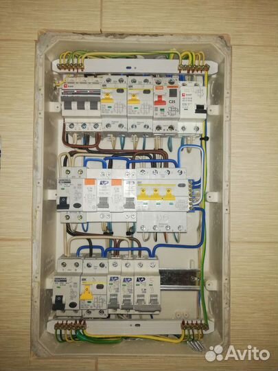 Электромонтажник