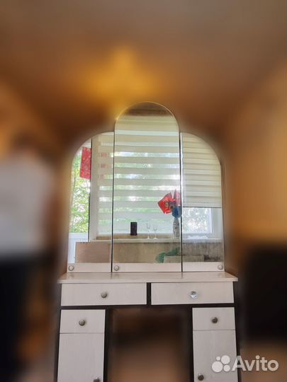 Туалетный столик с зеркалом бу